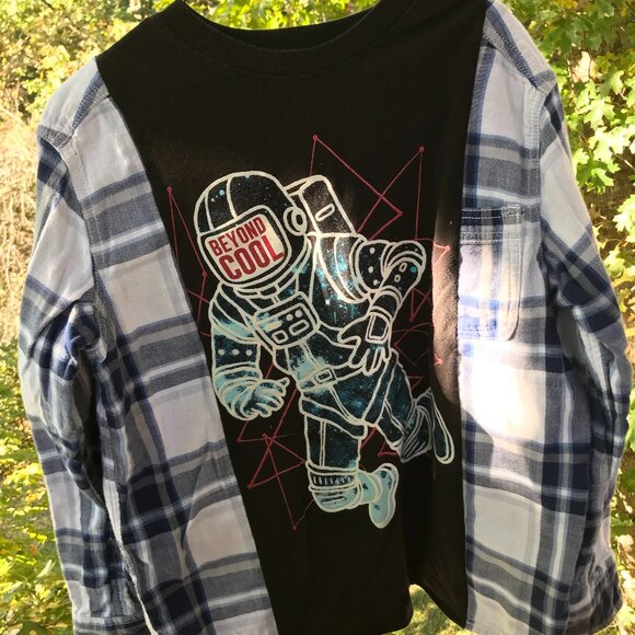 Upcycled Oversized Astronaut Graphic T-Shirt, Boy’s Size 10-12: Pullover Sweater - Picture 7 of 11